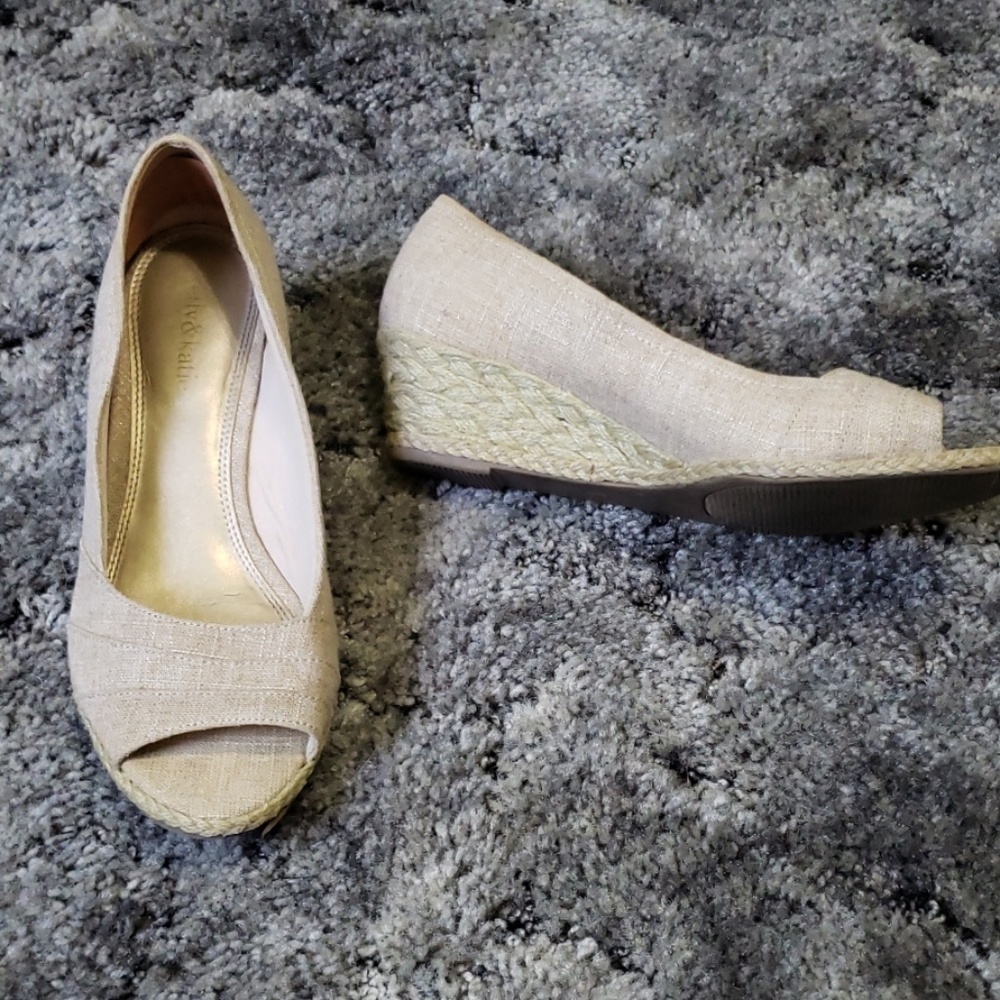 Kelly & Katie Peep Toe Rope Wedges Size 8